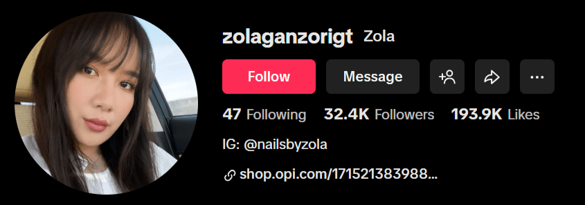 Zola Ganzorigt glazed donut nails and chrome manicure trends
